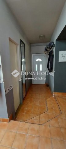 Eladó családi ház, Sárisápon 39.9 M Ft, 4 szobás