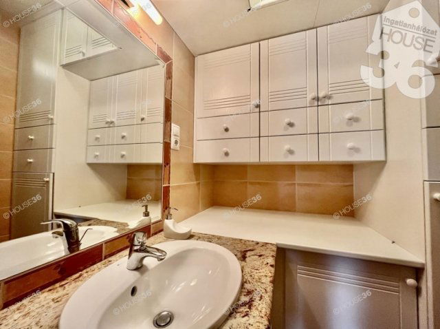 Eladó téglalakás, Kecskeméten 65 M Ft, 2 szobás