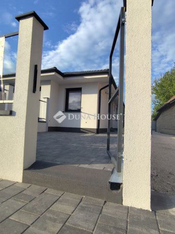 Eladó családi ház, Alsónémediben 145 M Ft, 5 szobás