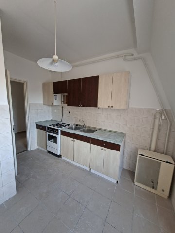 Kiadó téglalakás, albérlet, Szolnokon 140 E Ft / hó, 2 szobás