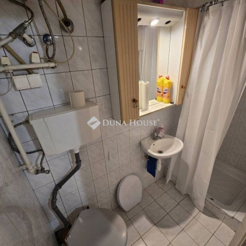 Eladó családi ház, Kecskeméten 22 M Ft, 1 szobás