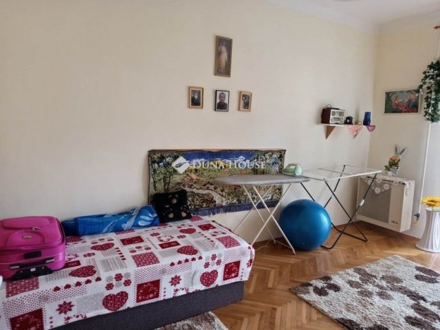 Eladó téglalakás, Komlón 25.9 M Ft, 2 szobás
