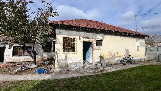 Eladó családi ház, Pápateszéren 24.9 M Ft, 3 szobás