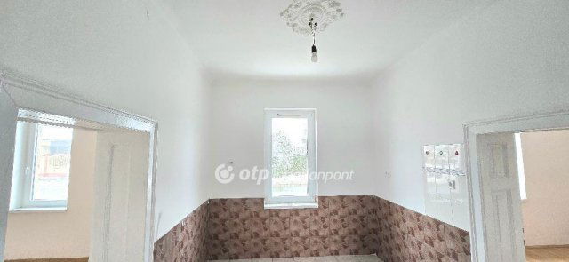 Eladó családi ház, Mikepércsen 114.9 M Ft, 2 szobás