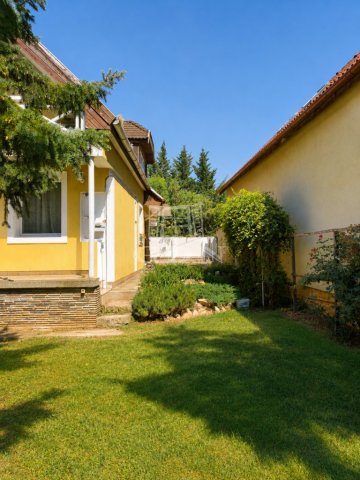Eladó családi ház, Veszprémben 149.9 M Ft, 6 szobás
