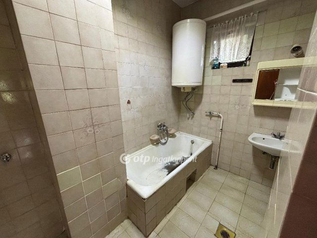 Eladó családi ház, Balsán 41.5 M Ft, 6+1 szobás