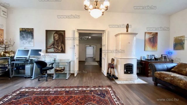 Eladó családi ház, Tahitótfalun 589 M Ft, 10 szobás