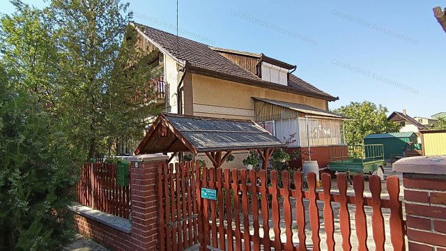 Eladó nyaraló, Cserkeszőlőn 43.5 M Ft, 4 szobás