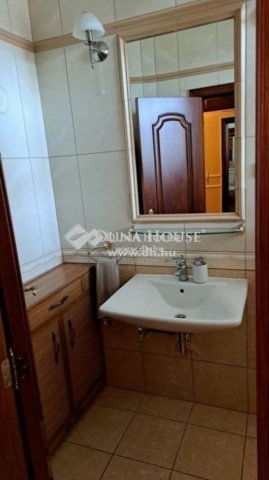 Eladó családi ház, Kerepesen 370 M Ft, 8 szobás