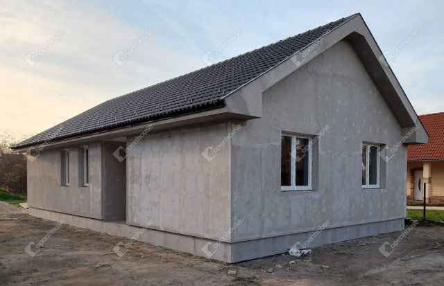 Eladó családi ház, Abában 62.7 M Ft, 4 szobás