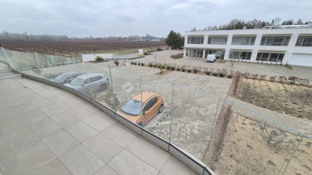 Eladó téglalakás, Ballószögön 75 M Ft, 1 szobás