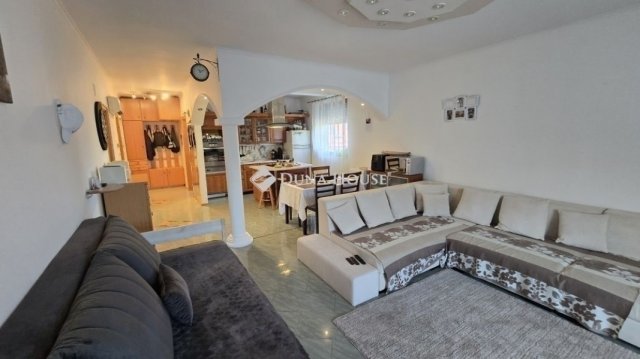 Eladó téglalakás, Szegeden 81.7 M Ft, 3 szobás