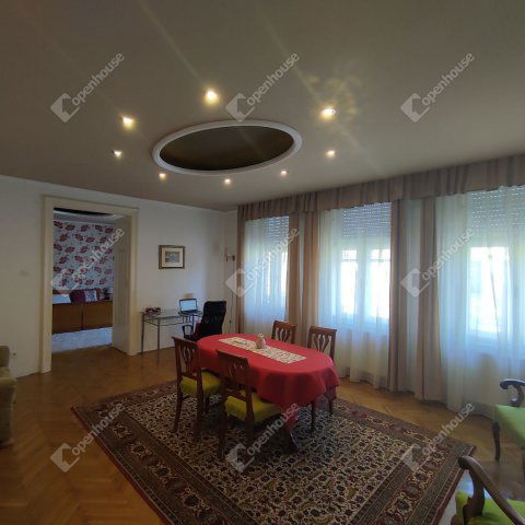 Eladó családi ház, Pápán 74.9 M Ft, 7 szobás