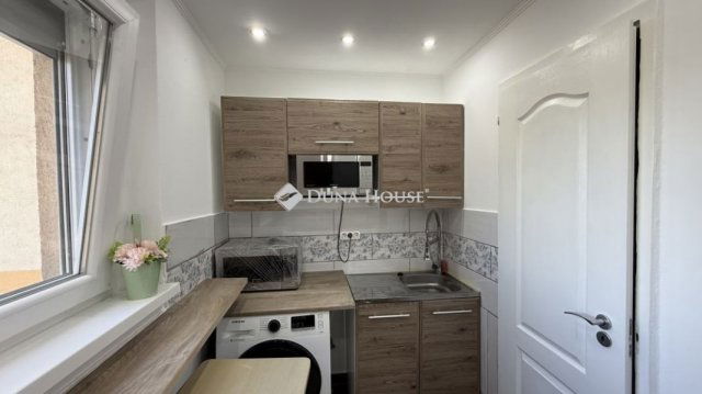 Eladó panellakás, Budapesten, III. kerületben 84.99 M Ft
