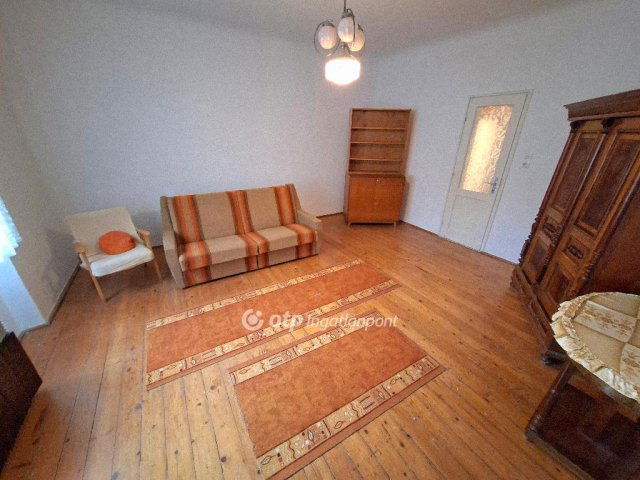 Eladó családi ház, Baján 38 M Ft, 4+1 szobás