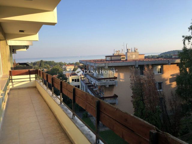 Eladó téglalakás, Balatonalmádiban 93 M Ft, 3 szobás