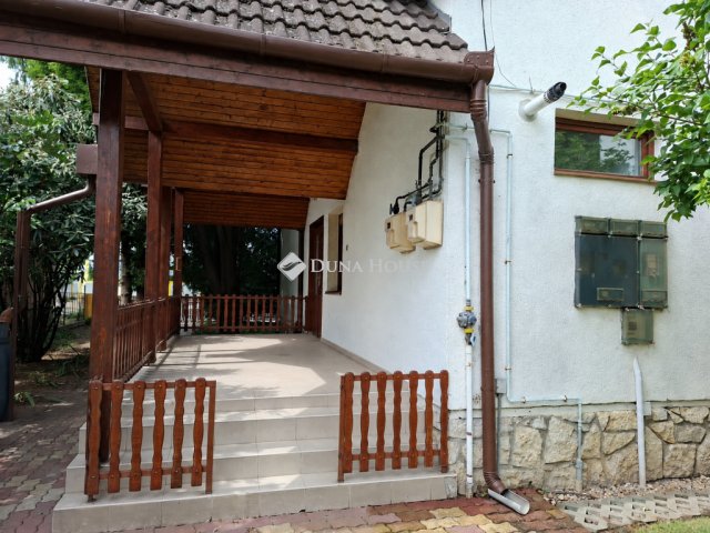 Eladó családi ház, Siófokon 143 M Ft, 6 szobás