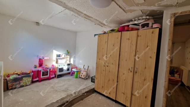 Eladó családi ház, Banán 38 M Ft, 4 szobás