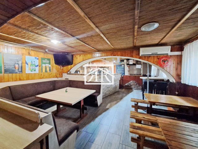 Eladó üzlethelyiség, Szegeden 0.3 M Ft, 2 szobás