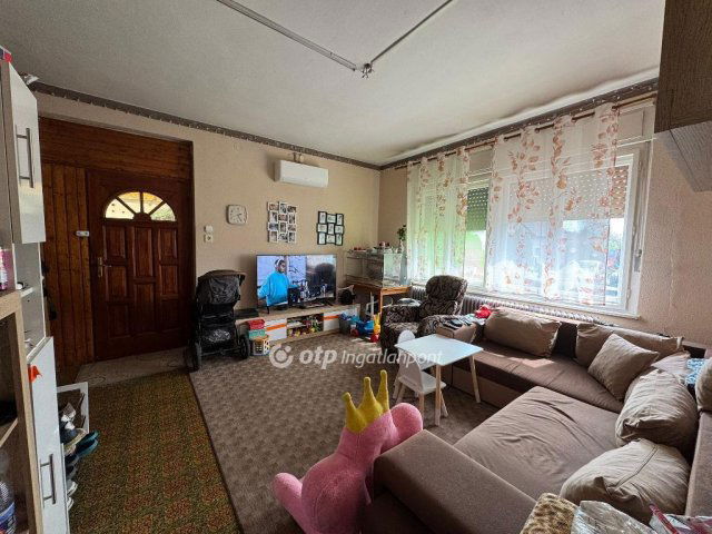 Eladó családi ház, Szigetújfalun 70 M Ft, 5 szobás