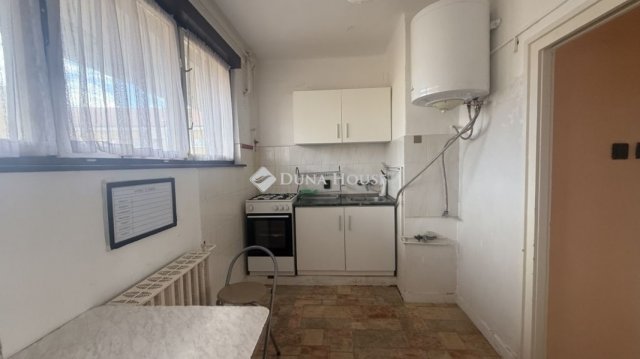 Eladó téglalakás, Szombathelyen 39.99 M Ft, 3 szobás