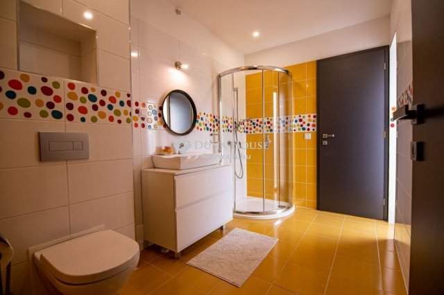 Eladó családi ház, Balatonalmádiban 499 M Ft, 6 szobás