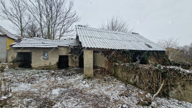 Eladó családi ház, Ácson 26.5 M Ft, 3 szobás