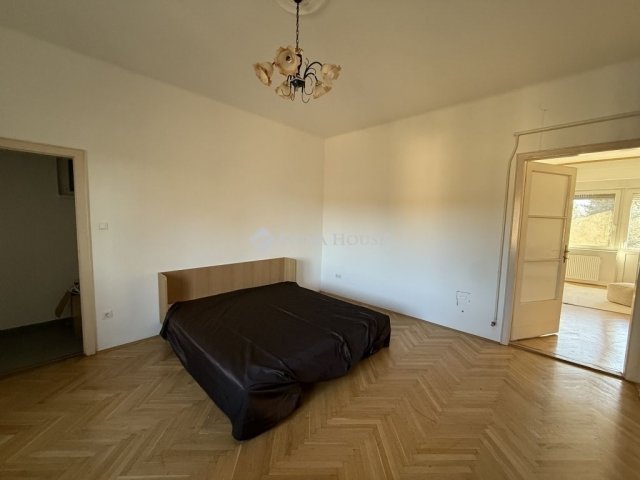 Eladó téglalakás, Pécsett 79.9 M Ft, 3 szobás