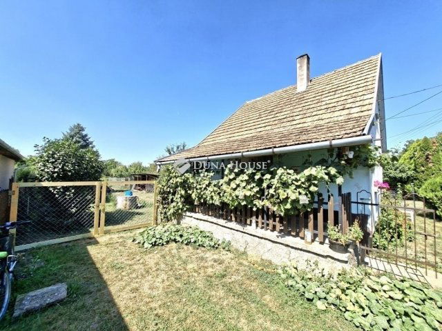 Eladó családi ház, Kulcson 25 M Ft, 2 szobás
