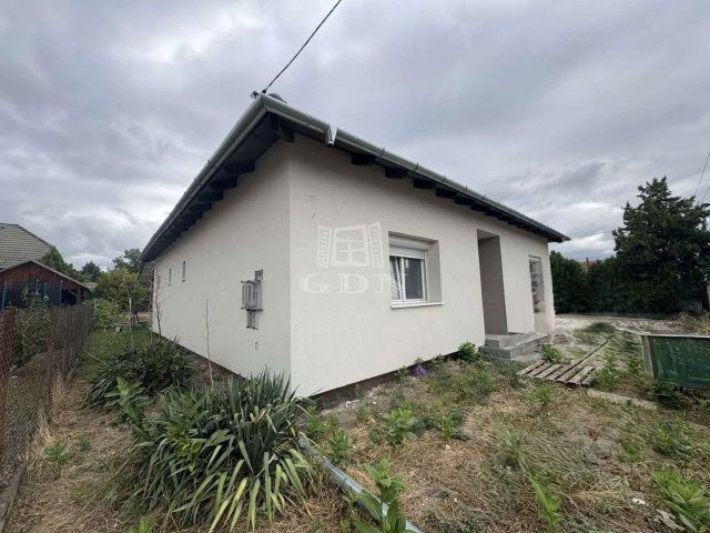 Eladó családi ház, Szigethalmon 95 M Ft, 4 szobás