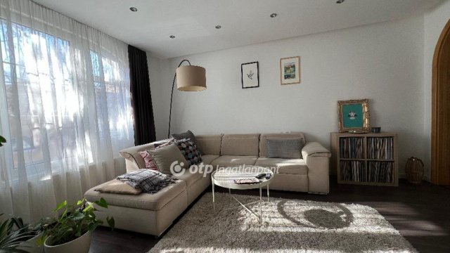 Eladó téglalakás, Egerben 63.9 M Ft, 2 szobás