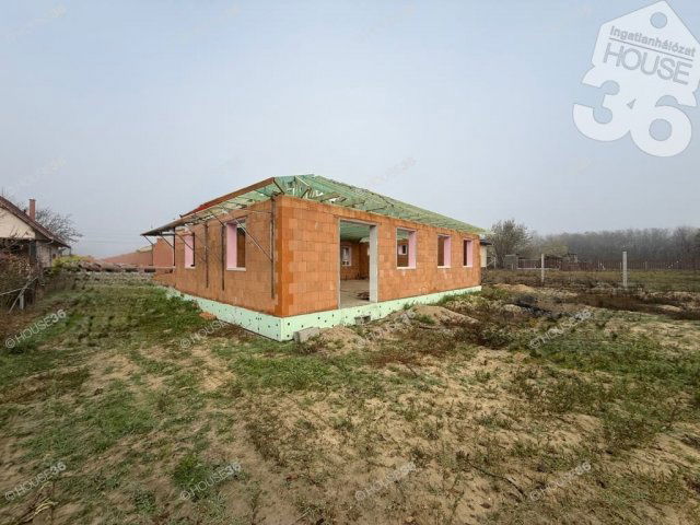 Eladó családi ház, Ballószögön 85.9 M Ft, 5 szobás