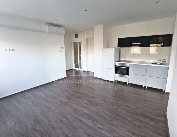Eladó téglalakás, Veszprémben 76 M Ft, 3+1 szobás