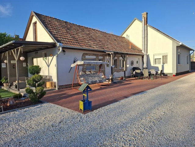 Eladó családi ház, Üllőn 149.5 M Ft, 5 szobás