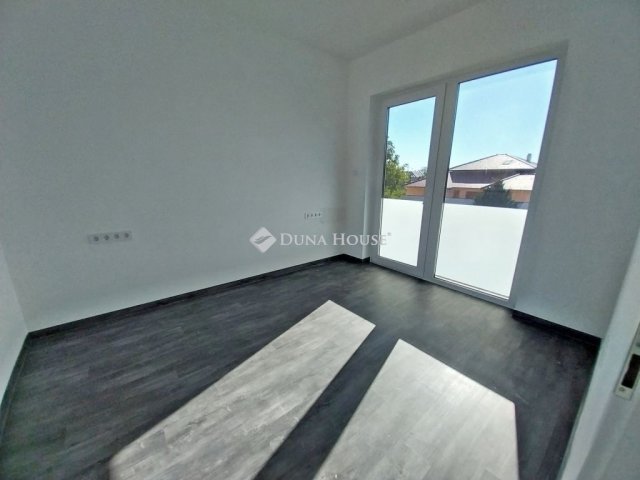 Eladó családi ház, Szegeden 180 M Ft, 1+5 szobás