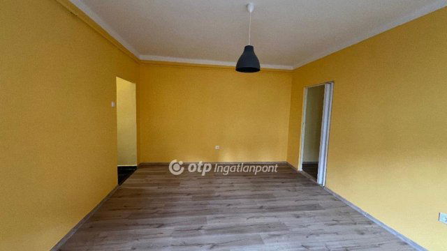 Eladó téglalakás, Egerben 52.9 M Ft, 2 szobás