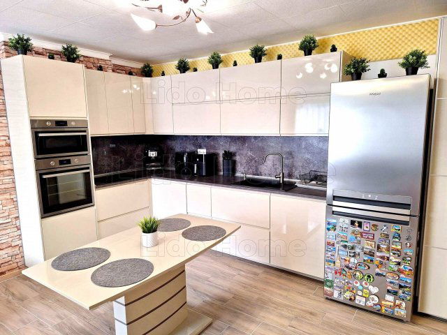 Eladó téglalakás, Győrött 79.9 M Ft, 3 szobás