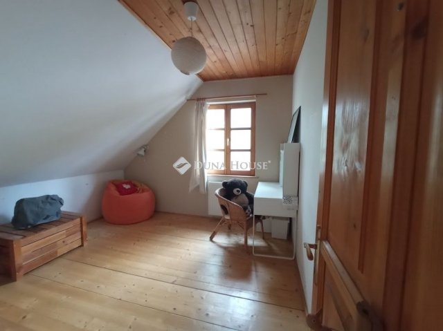 Eladó családi ház, Zsámbékon 164.9 M Ft, 6 szobás
