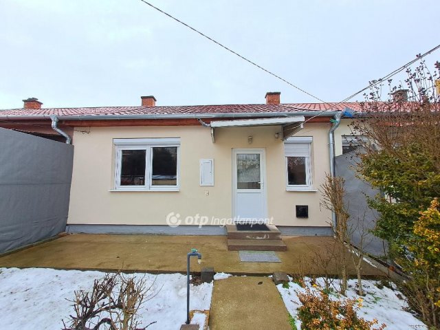 Eladó családi ház, Kecskeméten 49.9 M Ft, 2 szobás