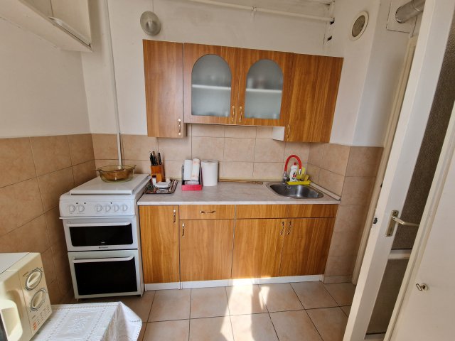 Eladó panellakás, Budapesten, XXI. kerületben, Nyírfa utcában