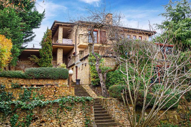 Eladó családi ház, Budapesten, III. kerületben, Toronya utcában