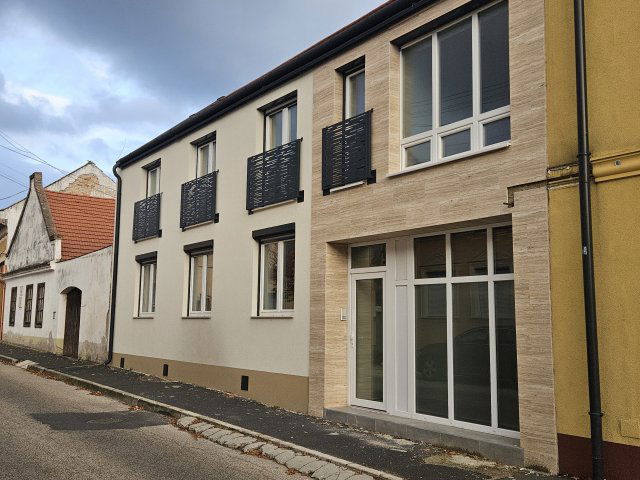 Eladó téglalakás, Pápán 99 M Ft / költözzbe.hu