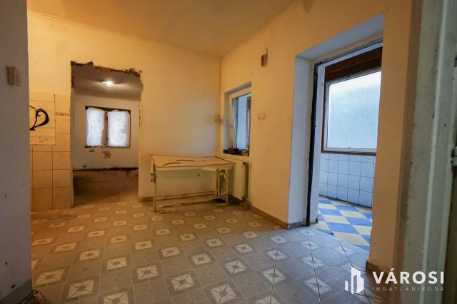 Eladó családi ház, Tahitótfalun 39.9 M Ft, 2 szobás