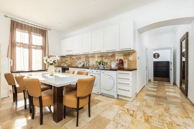 Eladó téglalakás, Budapesten, VI. kerületben 199.9 M Ft