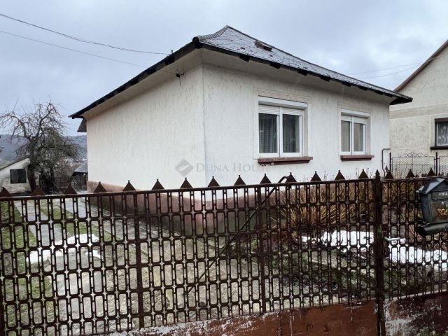 Eladó családi ház, Bakonycsernyén 48 M Ft, 3 szobás