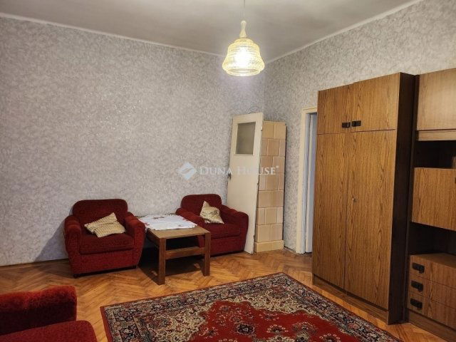 Eladó téglalakás, Várpalotán 37 M Ft, 2 szobás