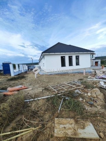 Eladó ikerház, Kerepesen 90 M Ft, 4 szobás / költözzbe.hu