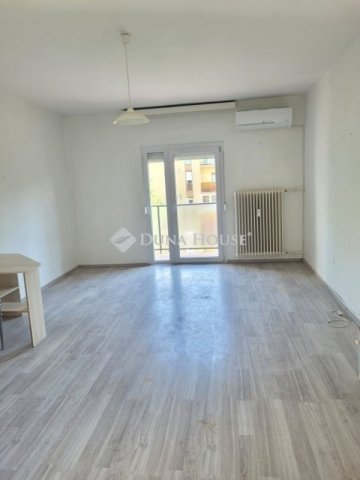 Eladó panellakás, Pécsett 52 M Ft, 2 szobás
