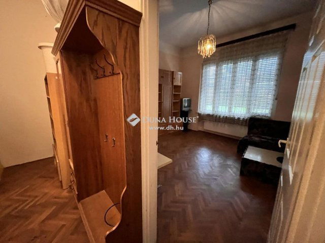 Eladó családi ház, Szombathelyen 69.99 M Ft, 6 szobás