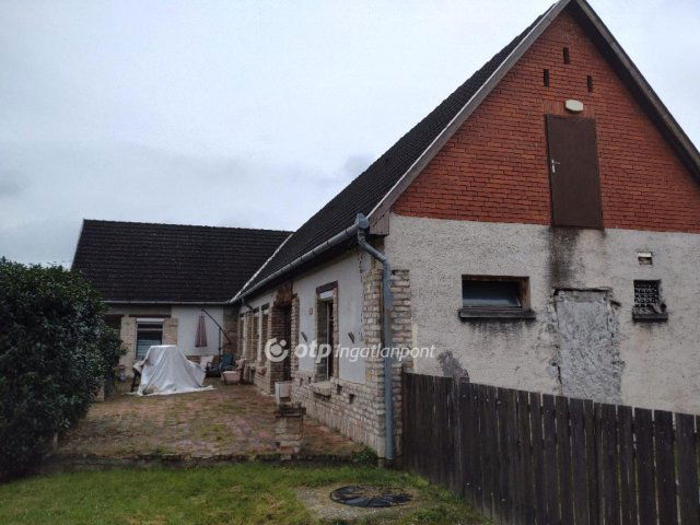 Eladó családi ház, Écsen 92 M Ft, 4 szobás